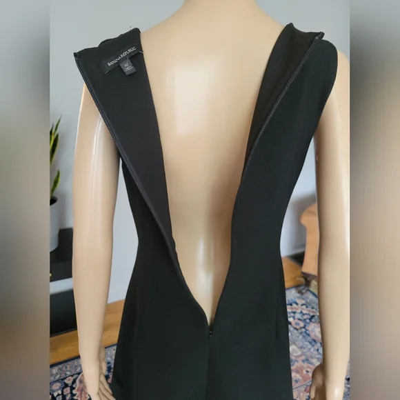 Banana Republic Black V-neck Sleeveless Dress, Size 10, Has Pockets! - Picture 4 of 7